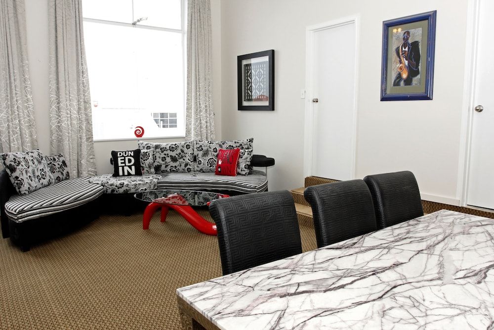 Motel On Carroll Standard Suite, Multiple Bedrooms, Non Smoking, Kitchen (3 bedroom apartment) 7