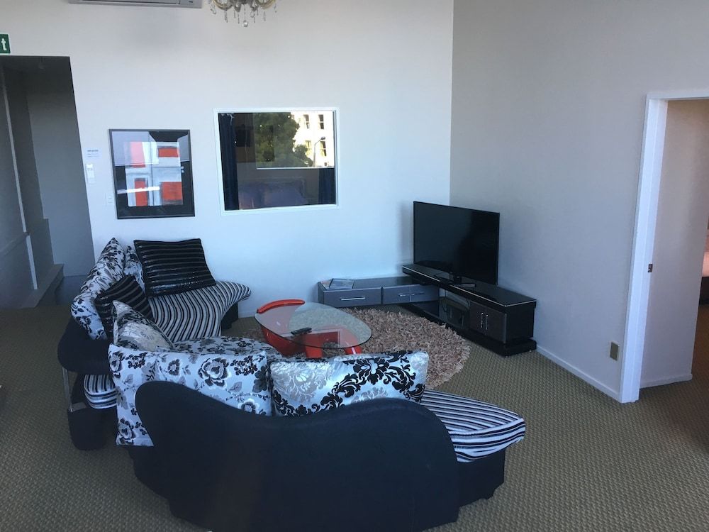 Motel On Carroll Standard Suite, Multiple Bedrooms, Non Smoking, Kitchen (3 bedroom apartment) 6