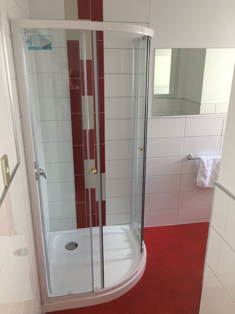 Motel On Carroll Standard Suite, Multiple Bedrooms, Non Smoking, Kitchen (3 bedroom apartment) 10