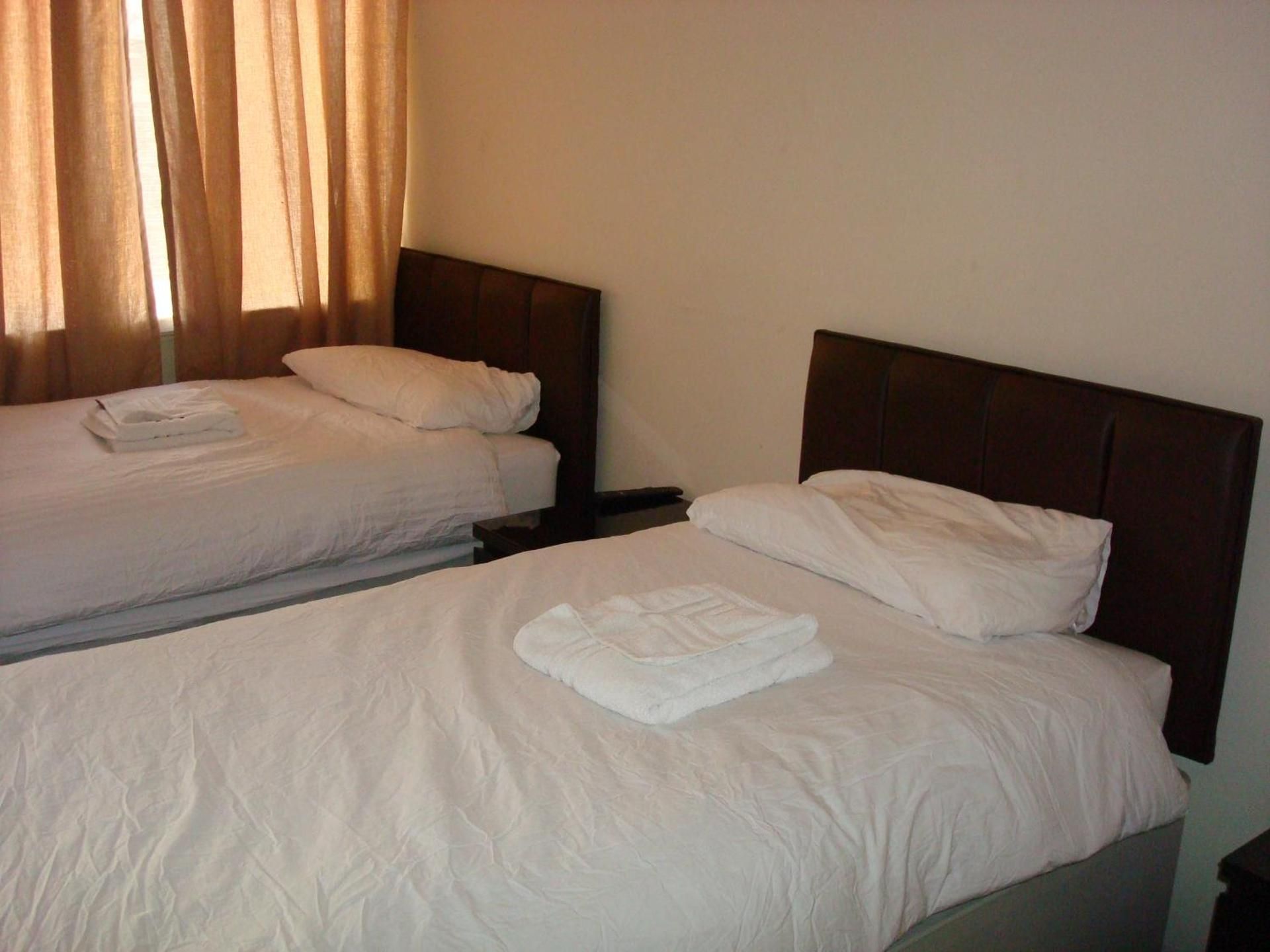 Budget Twin Room with Shared Bathroom