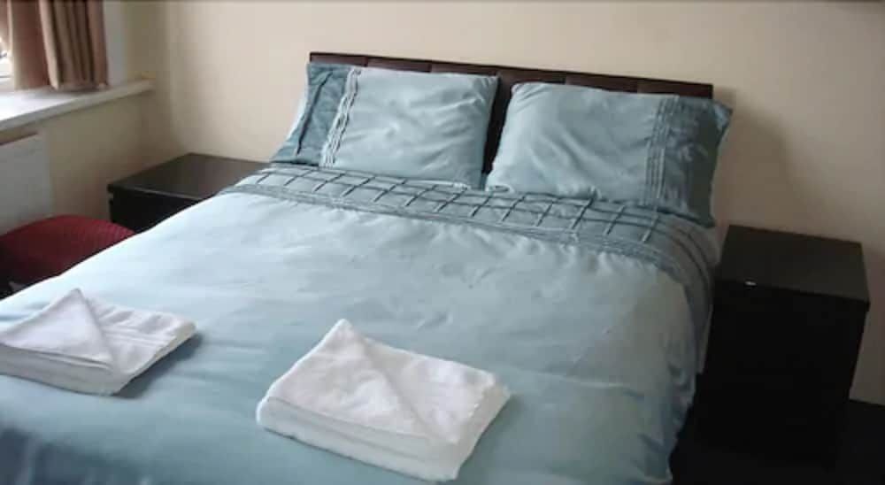 Forest Gate Hotel Economy Double Room, Shared Bathroom 3