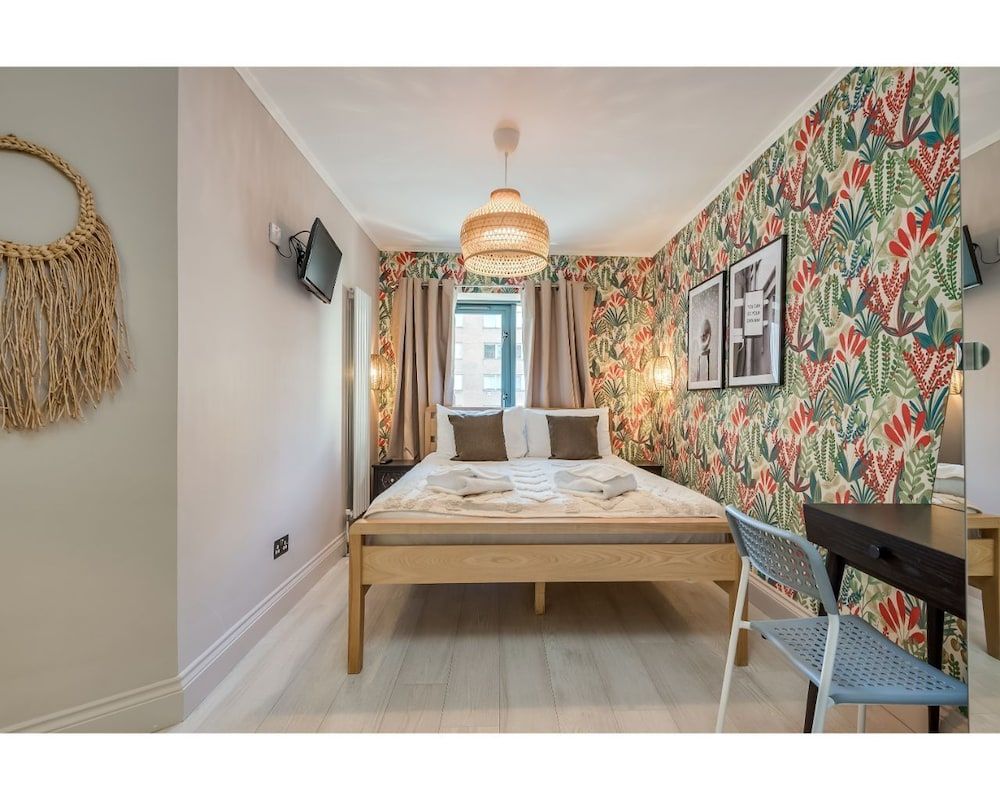 Central Belfast Apartments: Citygate Deluxe Apartment, Ensuite (2 Bed) 14