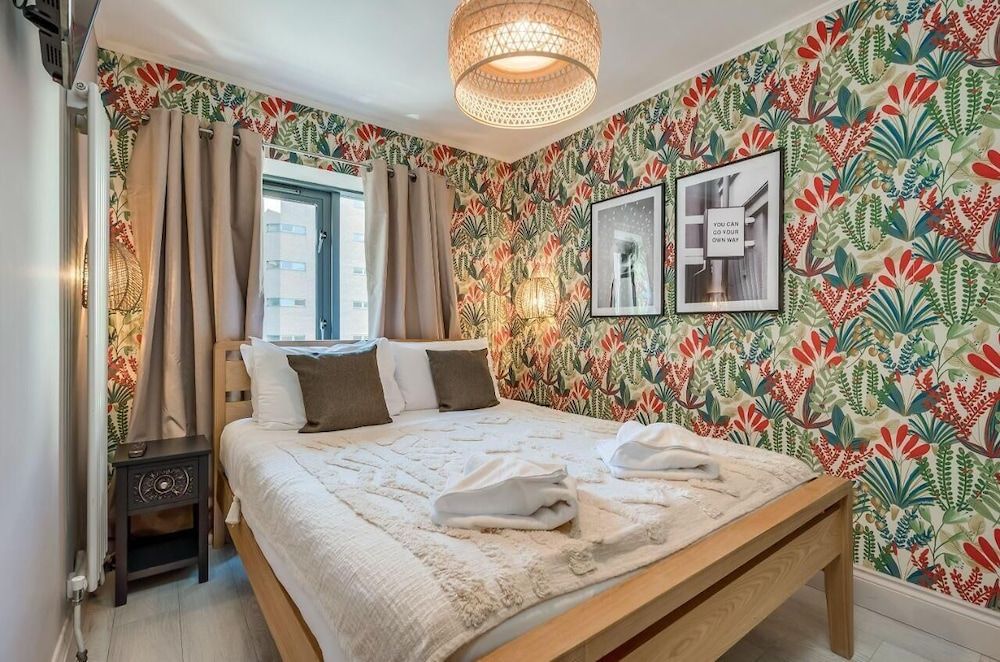 Central Belfast Apartments: Citygate Deluxe Apartment, Ensuite (2 Bed)