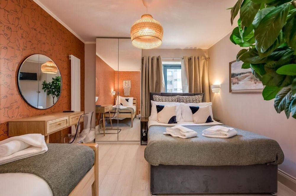 Central Belfast Apartments: Citygate Deluxe Apartment, Ensuite (2 Bed) 13