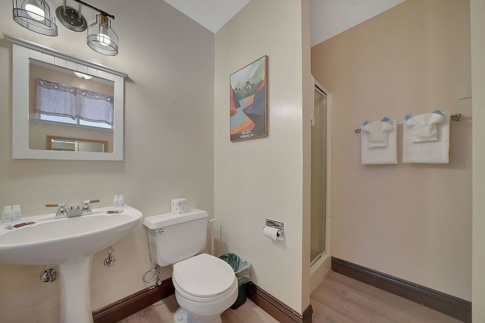 Narrow Gauge Inn Double Room 4