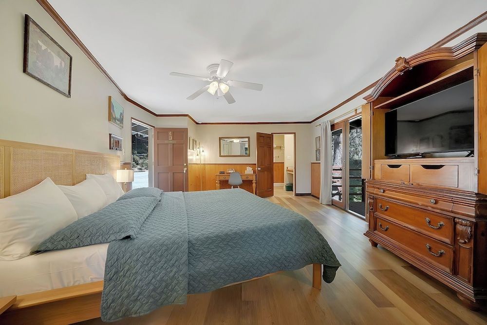 Narrow Gauge Inn Standard Room, 1 King Bed