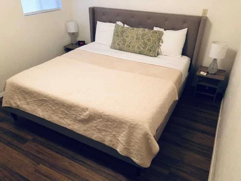 Narrow Gauge Inn Comfort Cabin, Multiple Beds