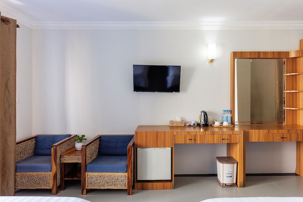 Ratana Angkor Hotel Deluxe Double Room with Balcony 17