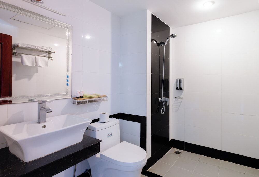 Ratana Angkor Hotel Deluxe Twin Room with Balcony 14