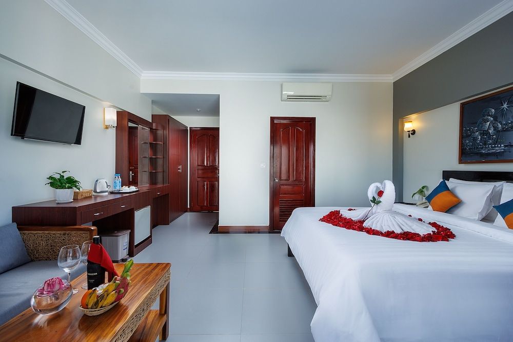 Ratana Angkor Hotel Deluxe Double Room with Balcony 10