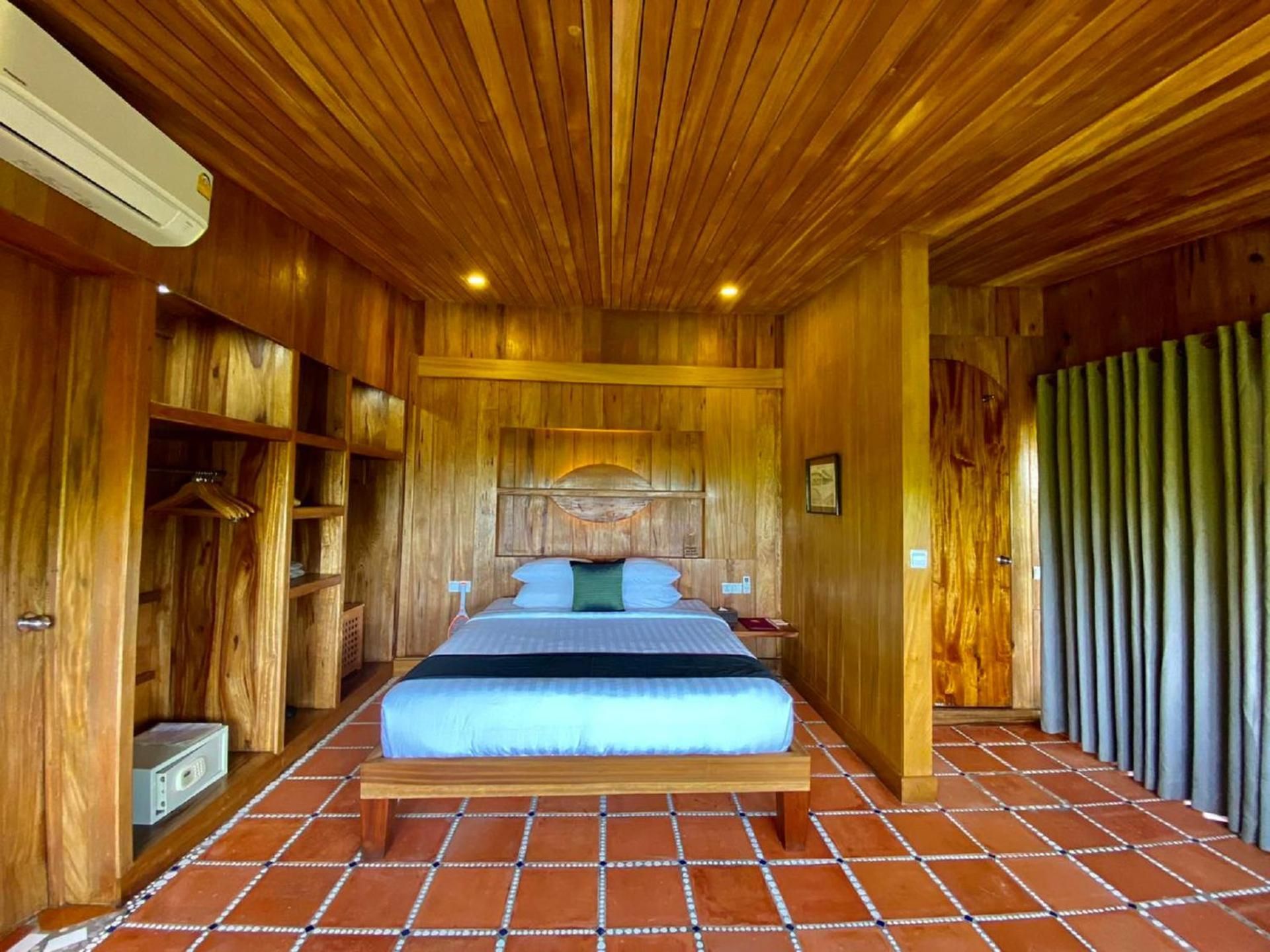 Villa Penthouse Room