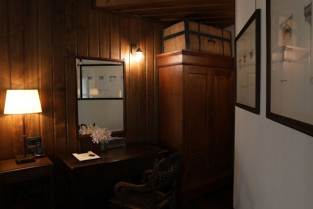 1905 Heritage Corner Superior Chinese Settler Room 4