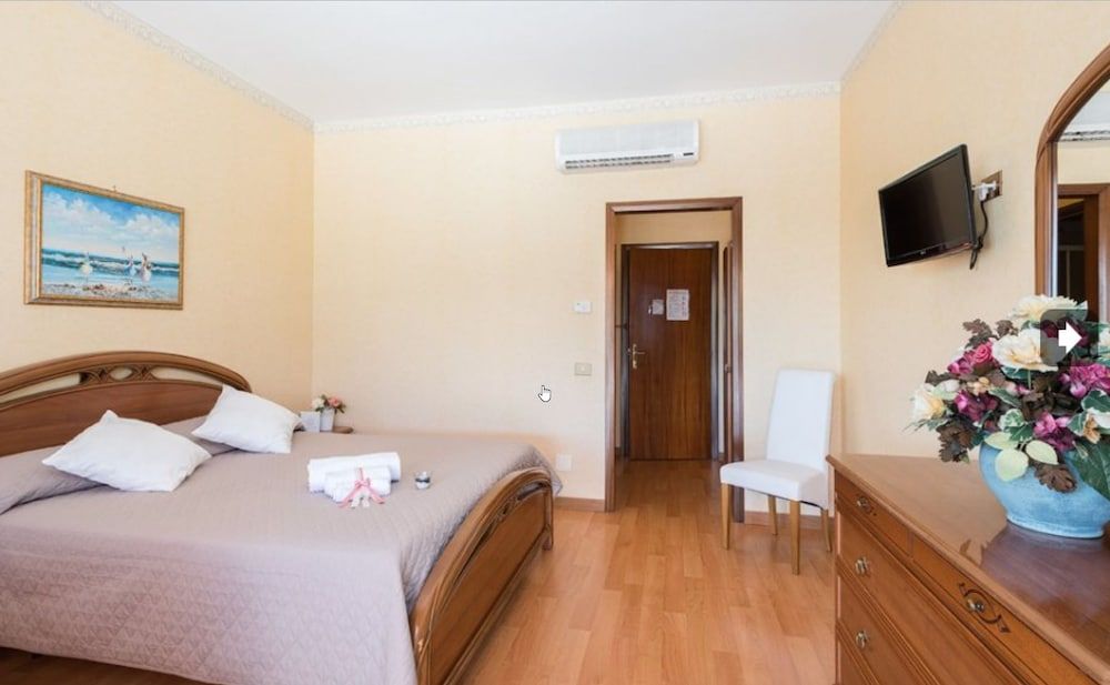 Hotel Cremona Quadruple Room 2