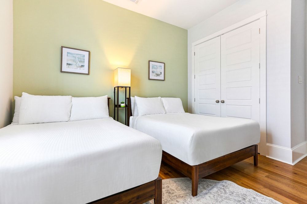 Elite Condo, 4 Bedrooms