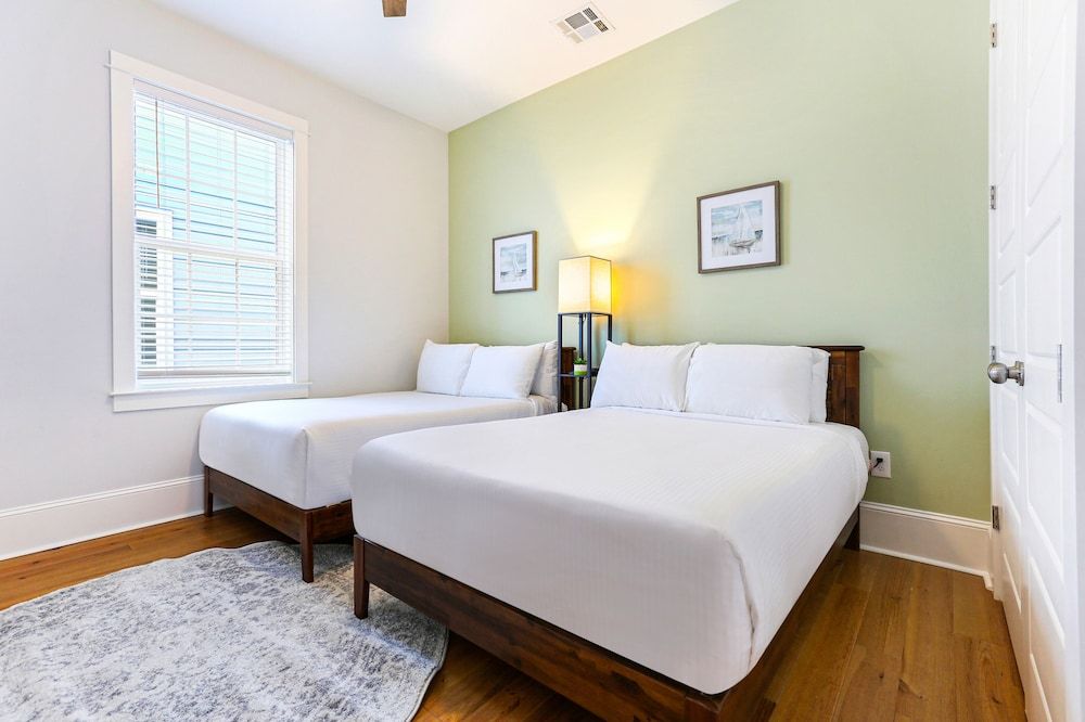 Elite Condo, 4 Bedrooms