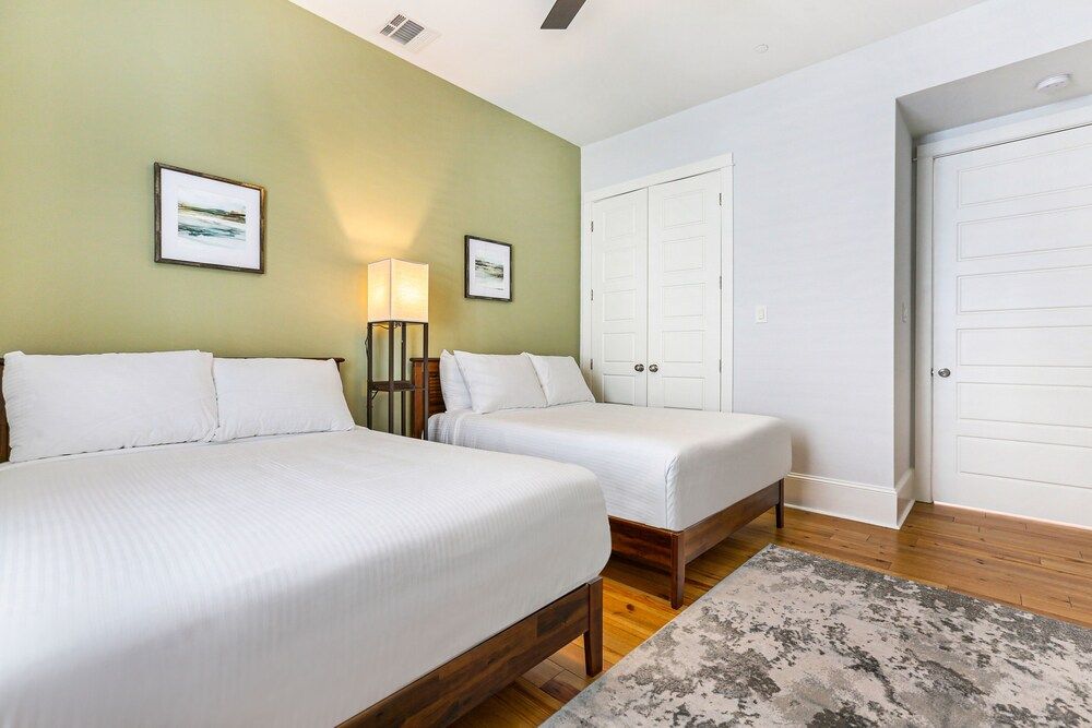 Superior Condo, 5 Bedrooms