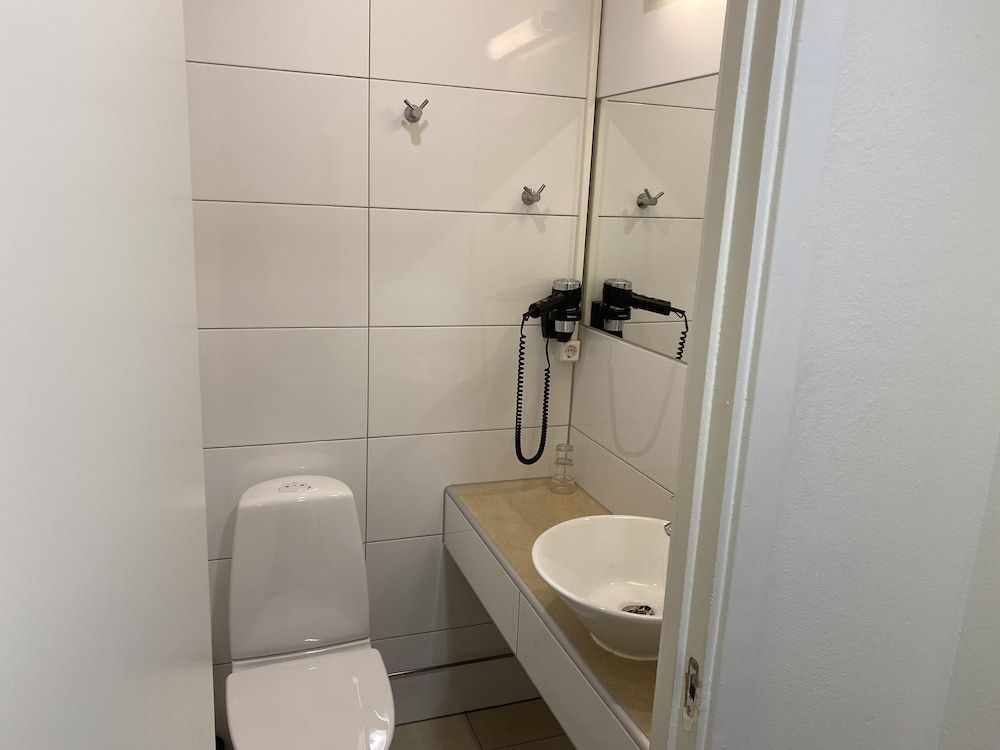 Ronneby Cityhotell Twin Room (Private WC, Shared shower) 5