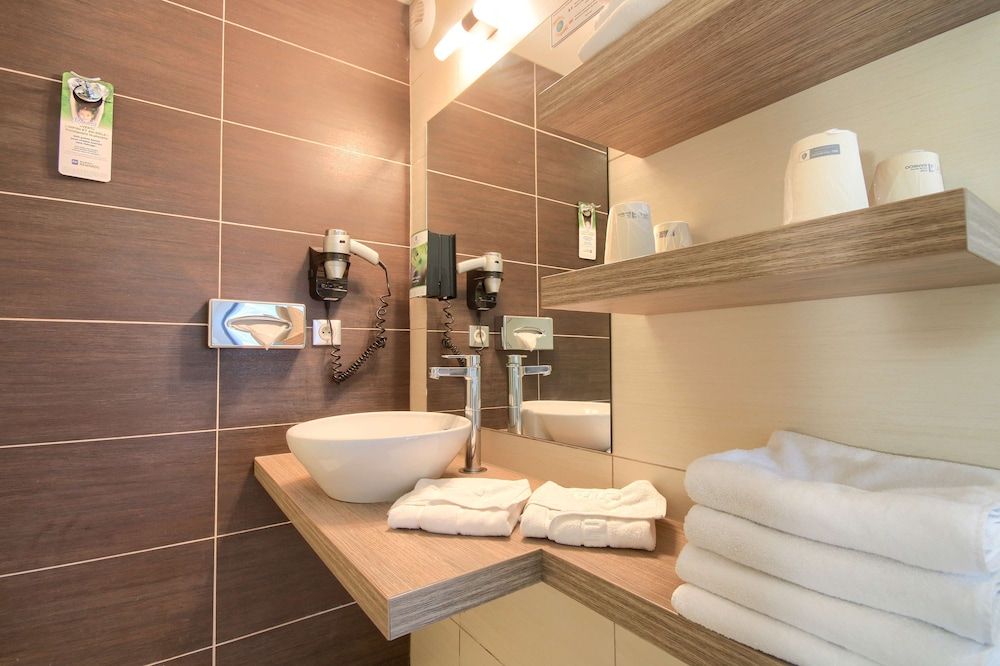 Sure Hotel by Best Western Reims Nord Family Room, Multiple Beds, Non Smoking 11