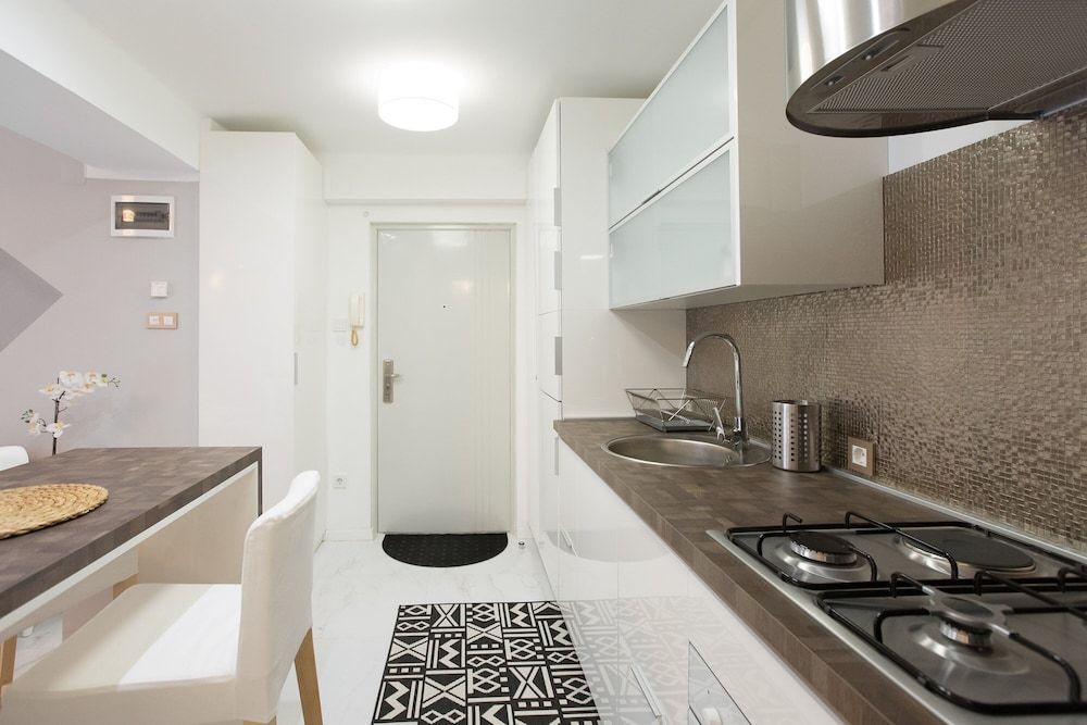 Witty Please & Bardot City Studio 16