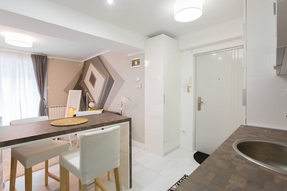 Witty Please & Bardot City Studio 6