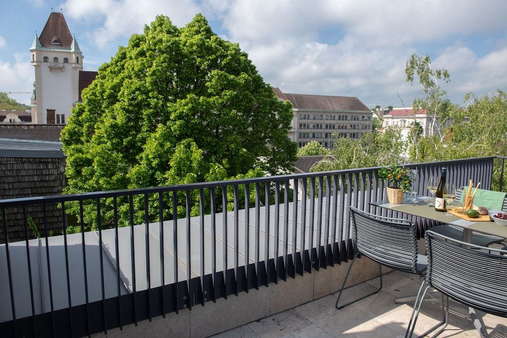 EST Residence Schoenbrunn Vienna - contactless check-in Superior Apartment, Garden View 2