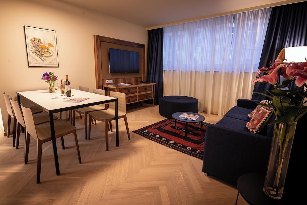 EST Residence Schoenbrunn Vienna - contactless check-in Superior Apartment, Garden View 8