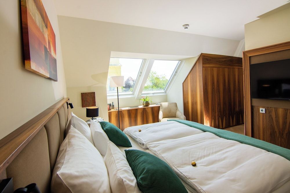 EST Residence Schoenbrunn Vienna - contactless check-in Deluxe Apartment, 2 Bedrooms, Non Smoking, Garden View 2