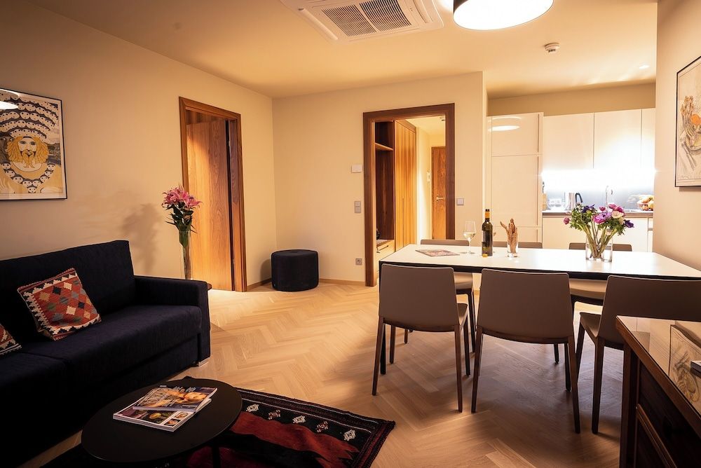 EST Residence Schoenbrunn Vienna - contactless check-in Superior Apartment, Garden View 10