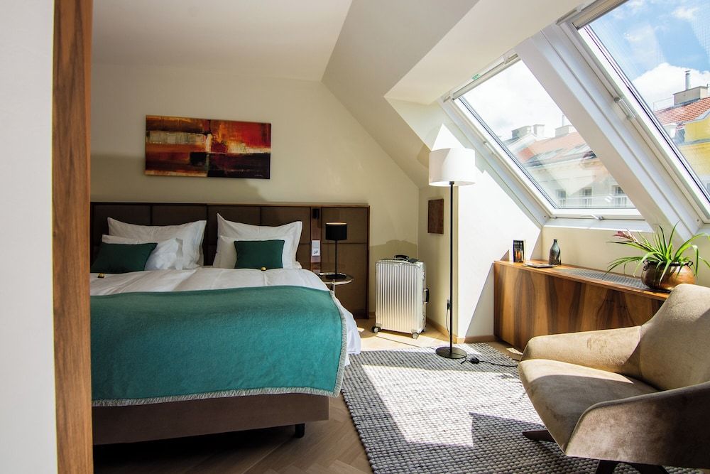 EST Residence Schoenbrunn Vienna - contactless check-in Deluxe Apartment, 2 Bedrooms, Non Smoking, Garden View 3