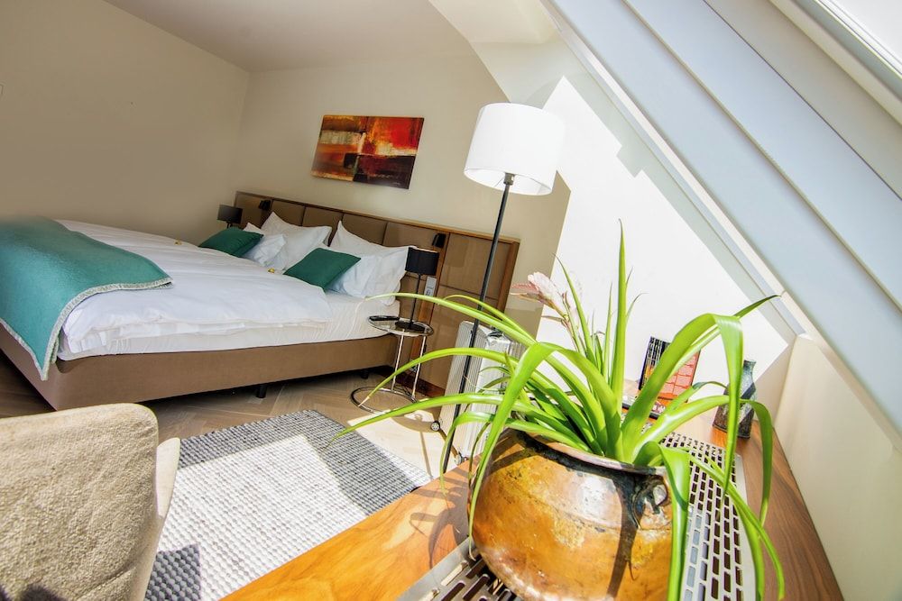 EST Residence Schoenbrunn Vienna - contactless check-in Deluxe Apartment, 2 Bedrooms, Non Smoking, Garden View