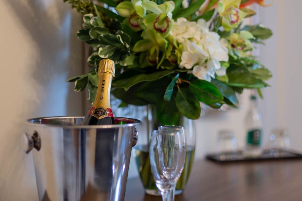 Advocate Arms Hotel Super King Double Room 4