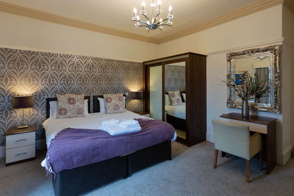 Advocate Arms Hotel Super King Double Room 7