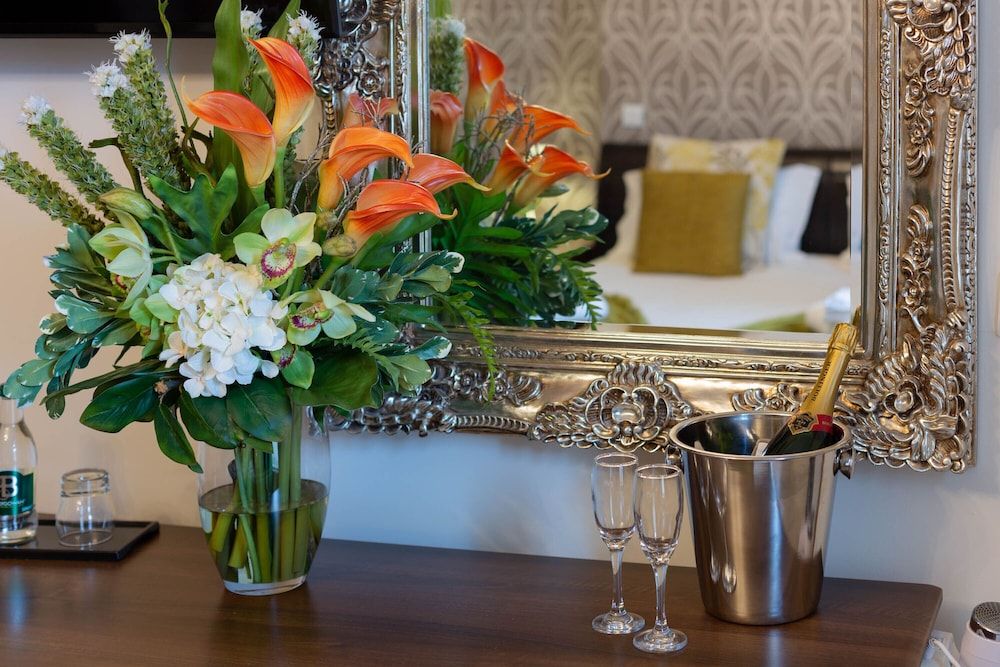 Advocate Arms Hotel Super King Double Room 6