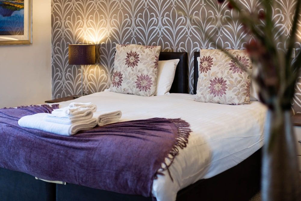 Advocate Arms Hotel Super King Double Room 9