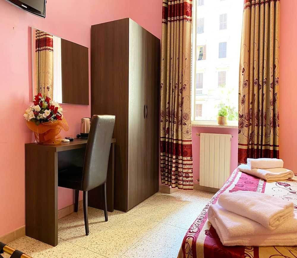 Sweet Dream Roma Termini Double or Twin Room 8