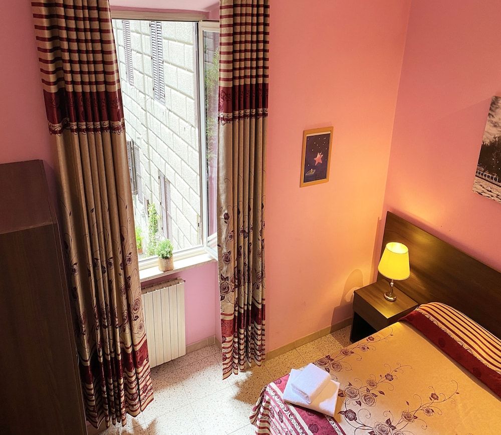 Sweet Dream Roma Termini Double or Twin Room 9