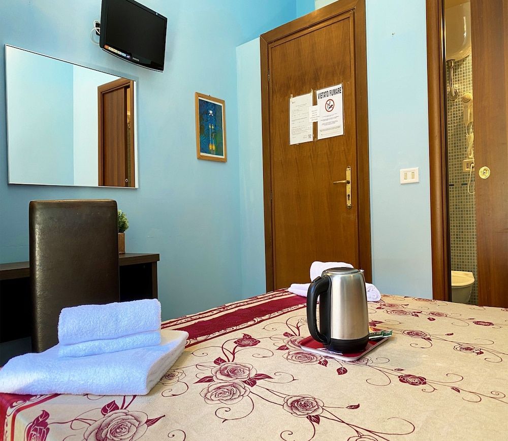 Sweet Dream Roma Termini Double or Twin Room 10