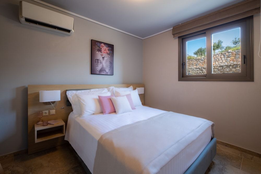 Suite, 3 Bedrooms, Private Pool (Semibasement)