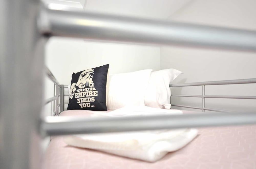 The Red Jedi Apartment, 2 Bedrooms (Stormtrooper) 4