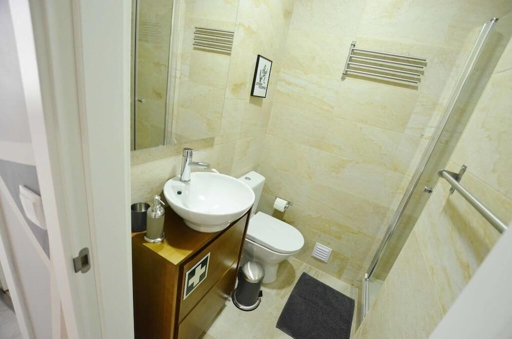 The Red Jedi Apartment, 2 Bedrooms (Stormtrooper) 6