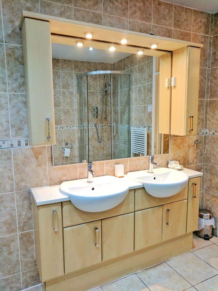 Glendevon House Hotel Deluxe Room 3