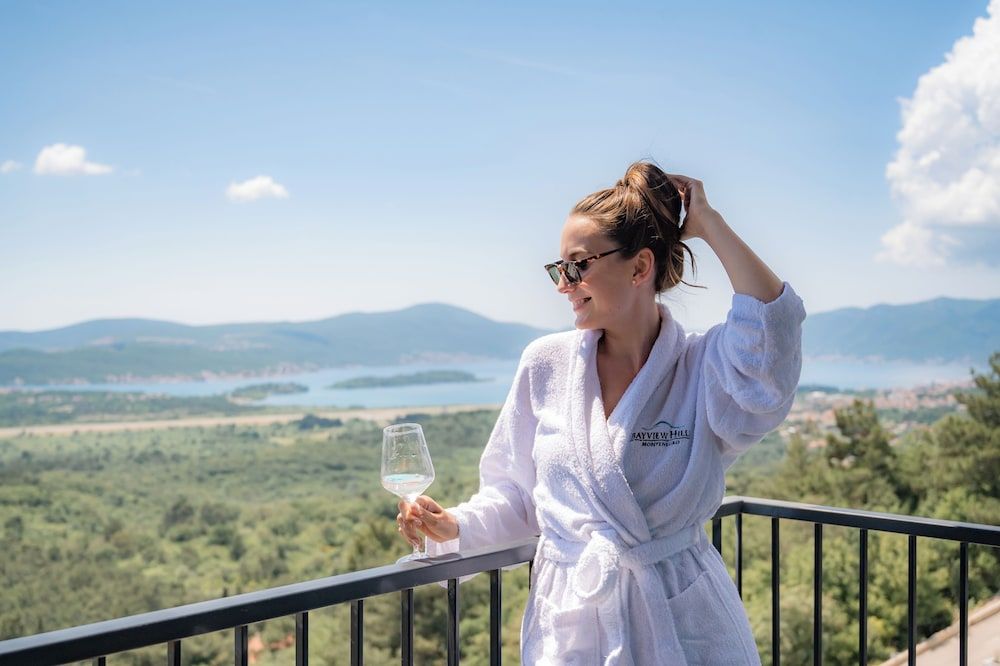 Bayview Hills Luxury Residences Premium Suite, Sea View 2