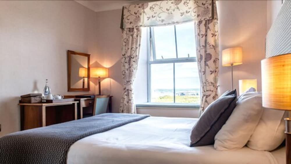 Mullion Cove Hotel & Spa Double Room, Partial Sea View 2