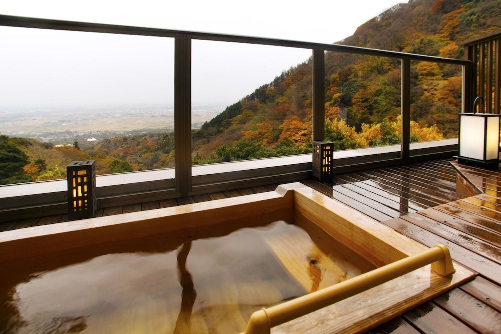 Executive Japanese Room (12.5 tatami mats+4 tatami mats out door bath)