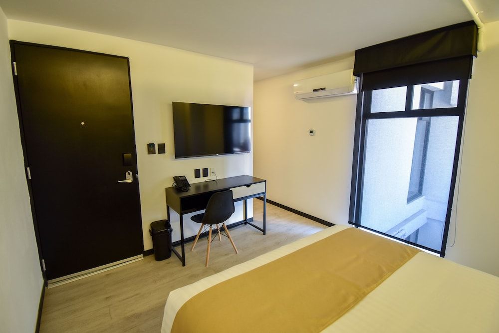 Hotel Tamara Room, 1 Queen Bed, Courtyard View