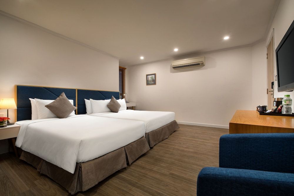 Hanoi Backpackers Hostel & Rooftop bar Family Room, City View 4