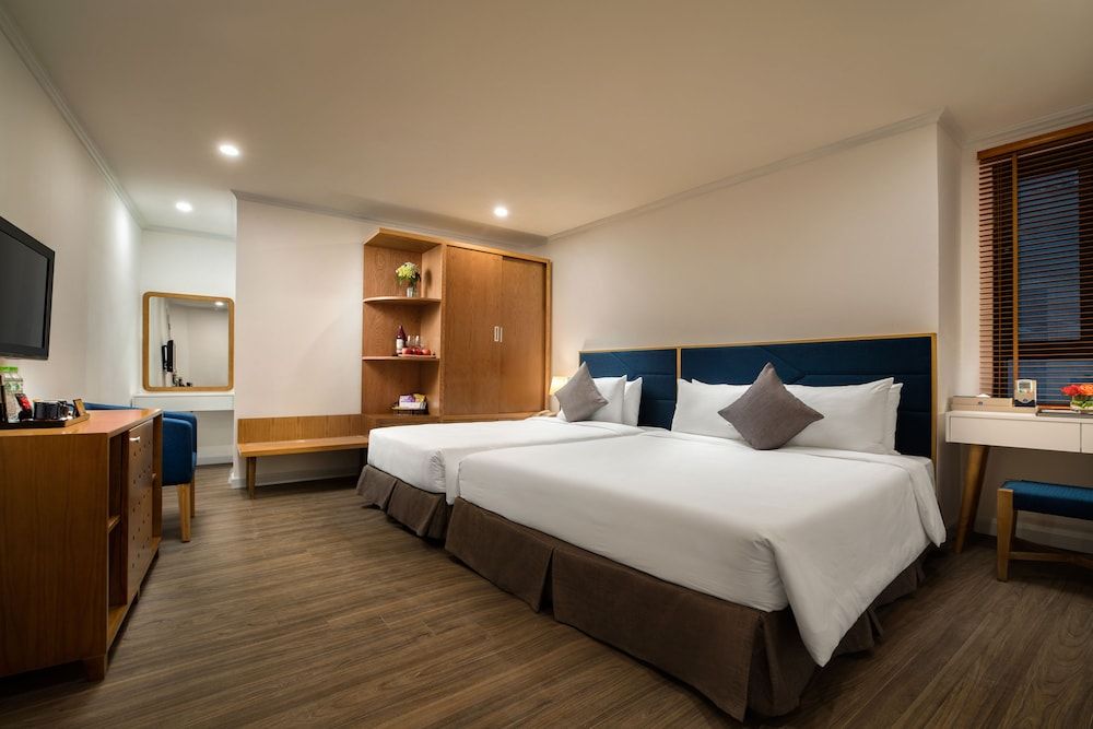 Hanoi Backpackers Hostel & Rooftop bar Family Room, City View 3