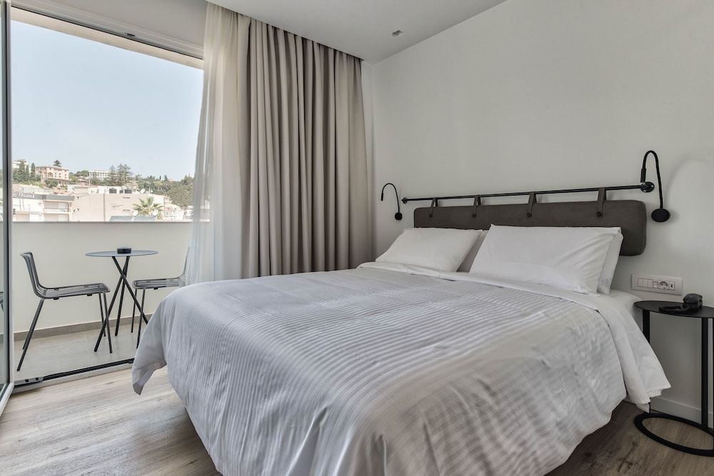 Standard Double Room, Partial Ocean View