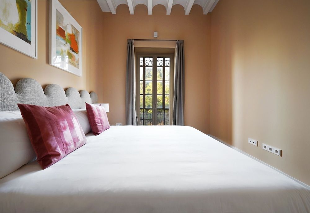 Numa Seville Prestigio 2 Bedroom Apartment with Balcony 2