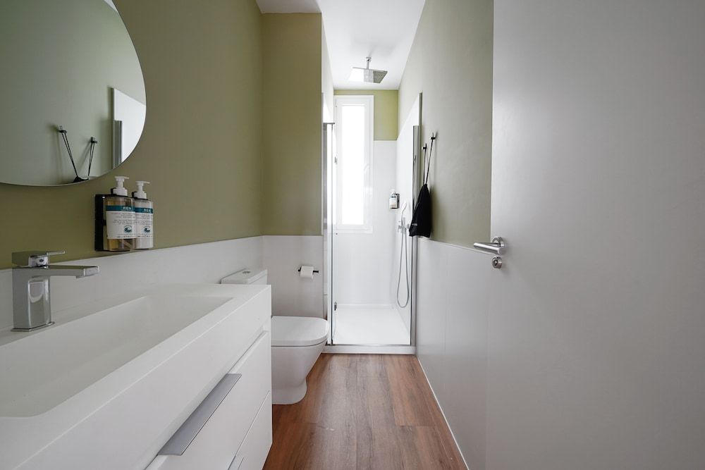 Numa Seville Prestigio 3 Bedroom Apartment with Balcony 7